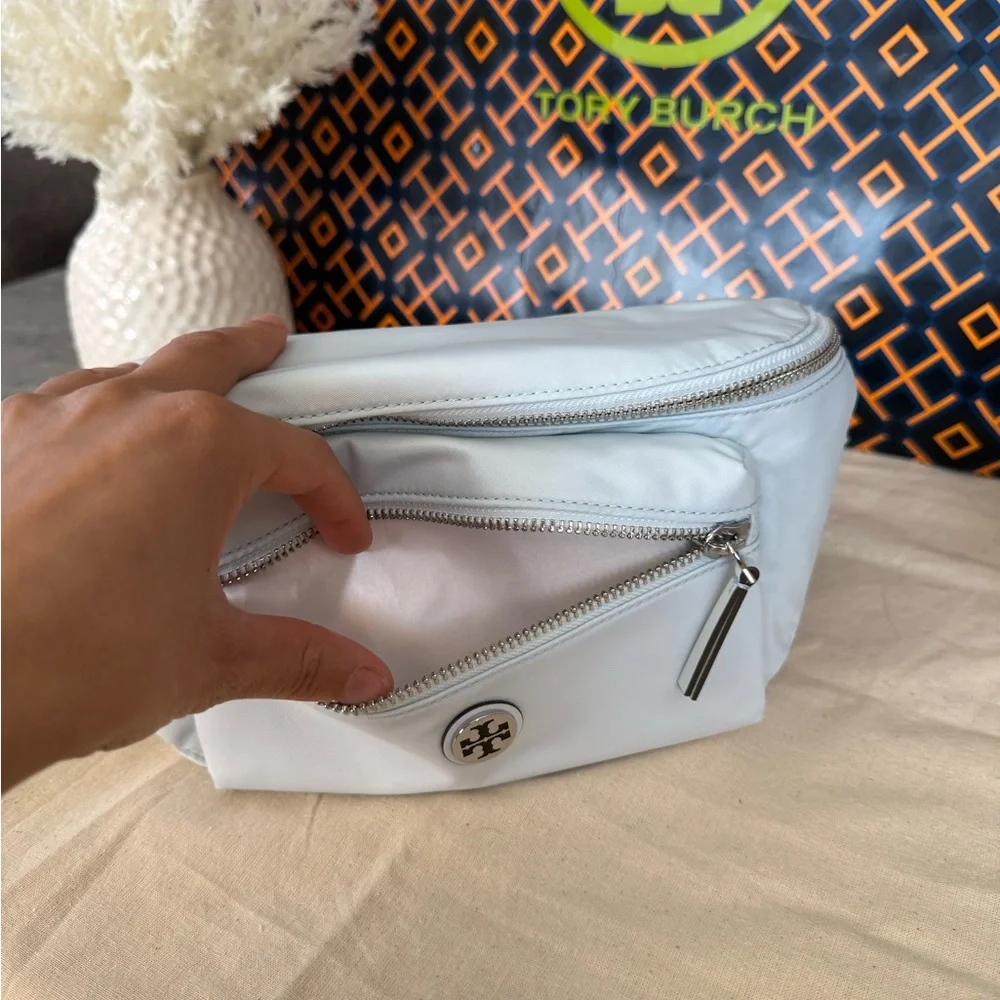 New, Tory Burch nylon summit belt bag with silver hardware - Picture 3 of 11